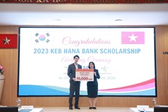 Ngân hàng KEB Hana trao tặng 25 suất học bổng cho Sinh viên Trường Đại học Ngân hàng TP. Hồ Chí Minh