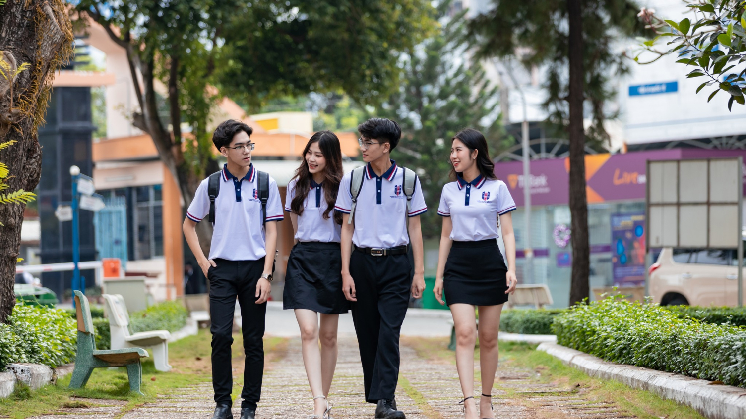Về HUB