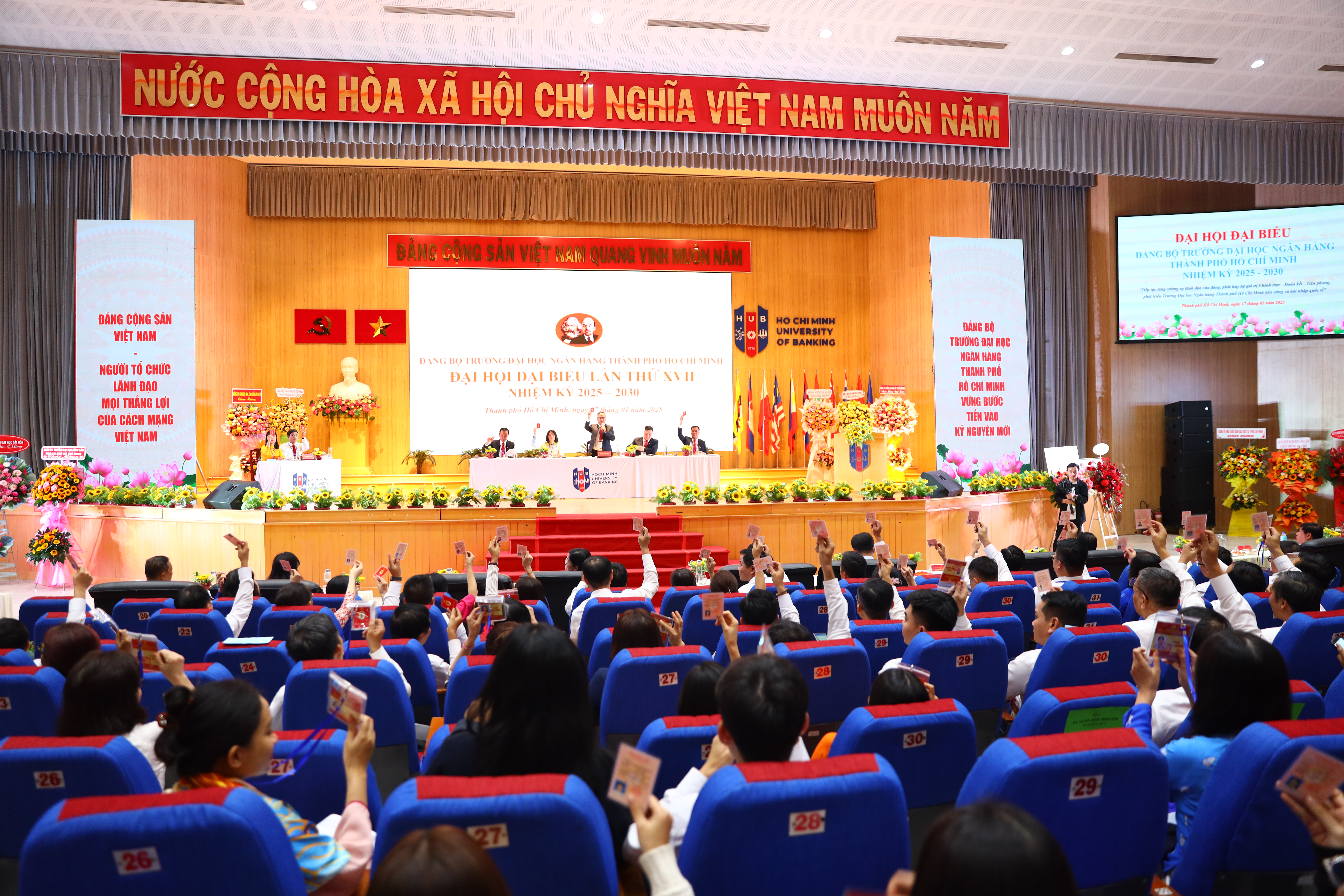 Toàn cảnh Đại hội Đại biểu Đảng bộ Trường Đại học Ngân hàng TP. Hồ Chí Minh