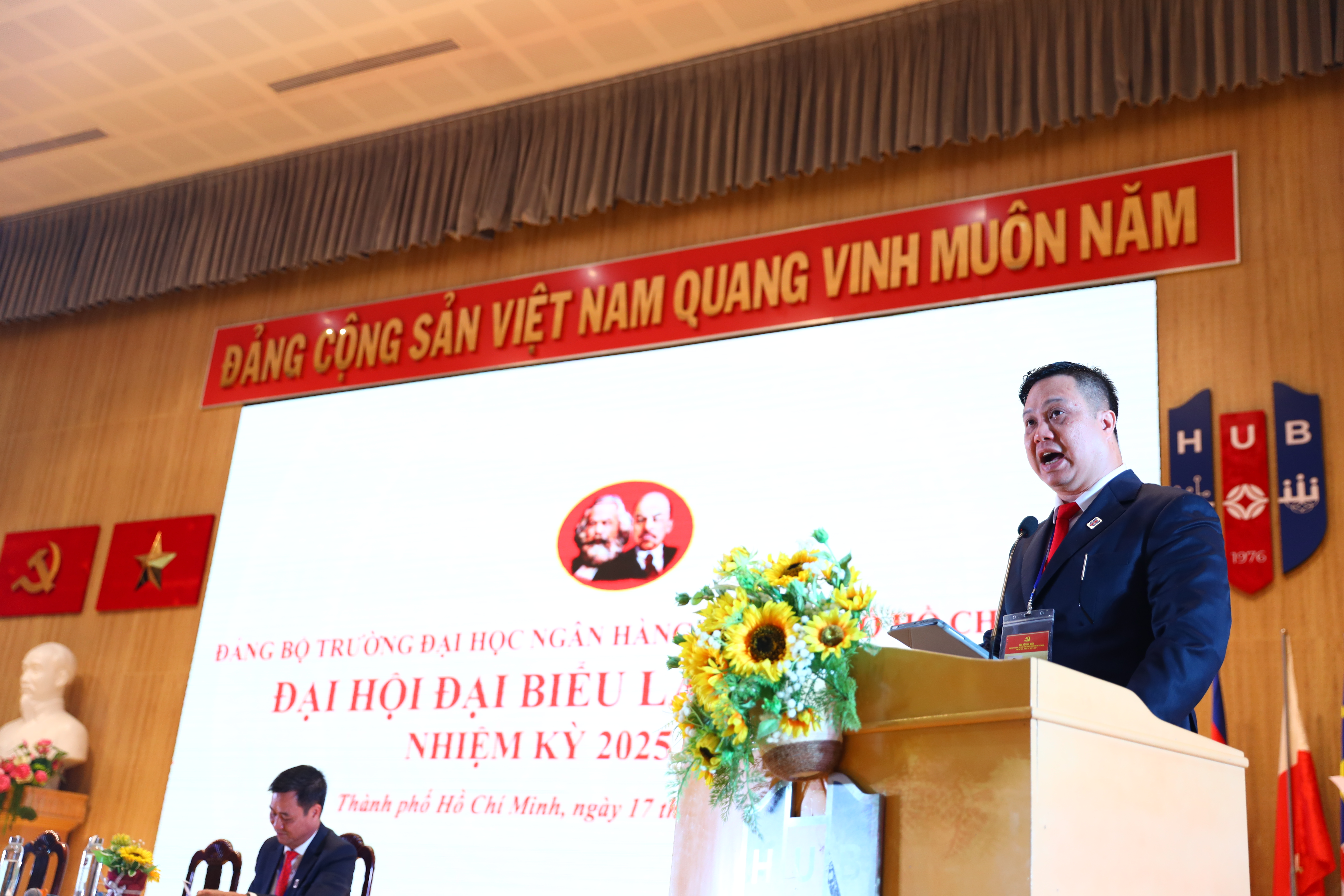 Đồng chí Nguyễn Đức Trung phát biểu tại Đại hội