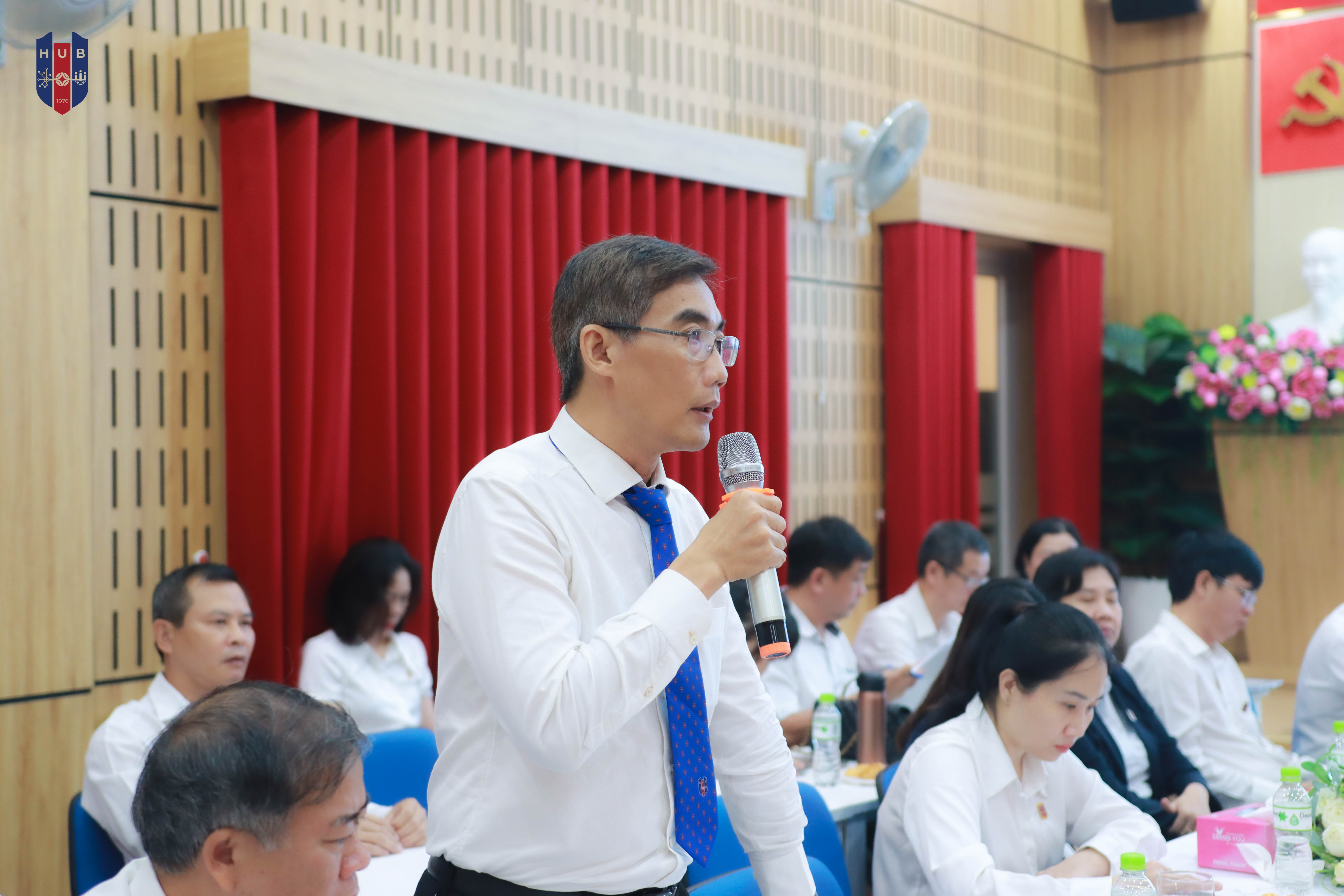 Các thầy cô đóng góp ý kiến cho công tác quan hệ doanh nghiệp
