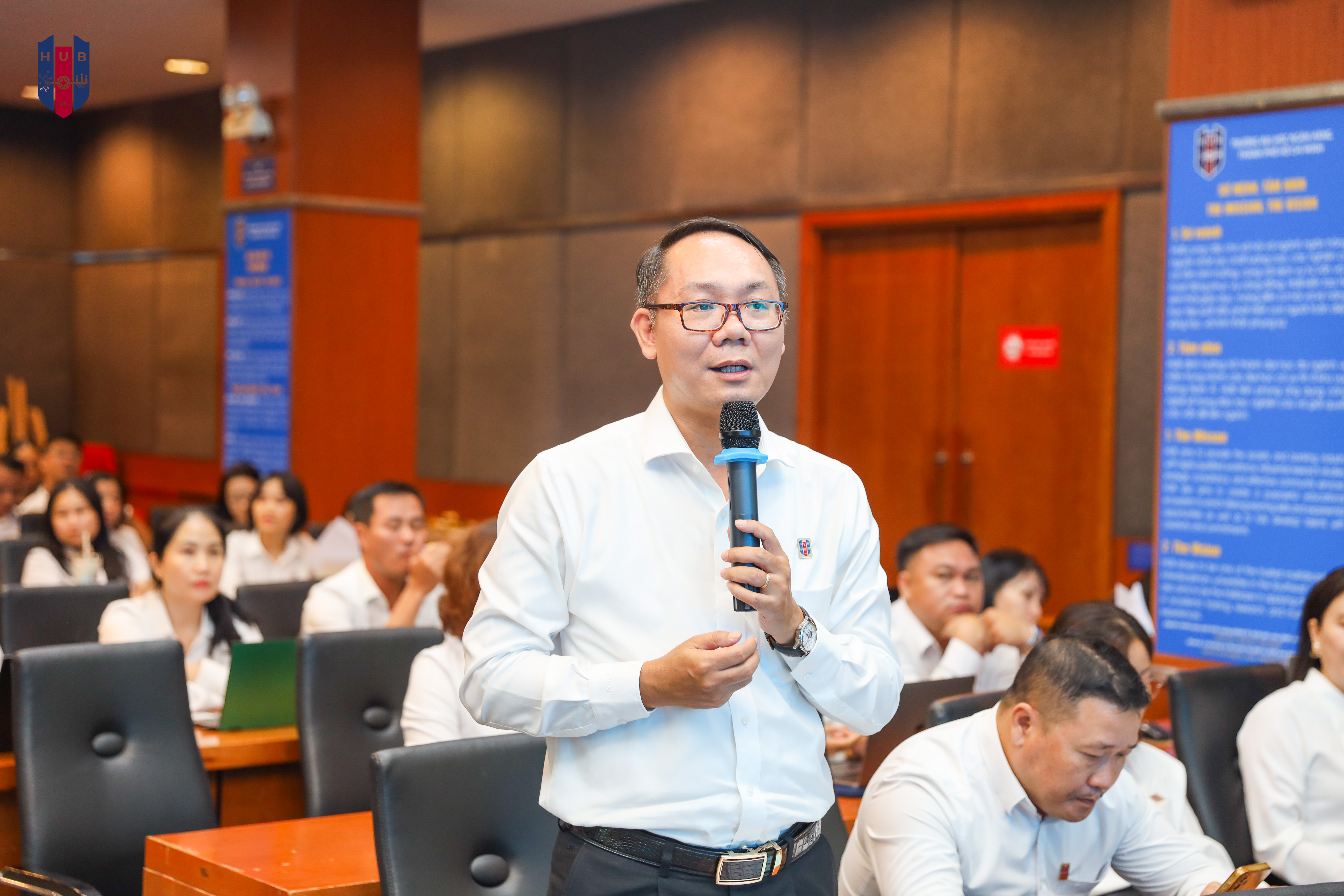 Các đại biểu góp ý tại hội nghị