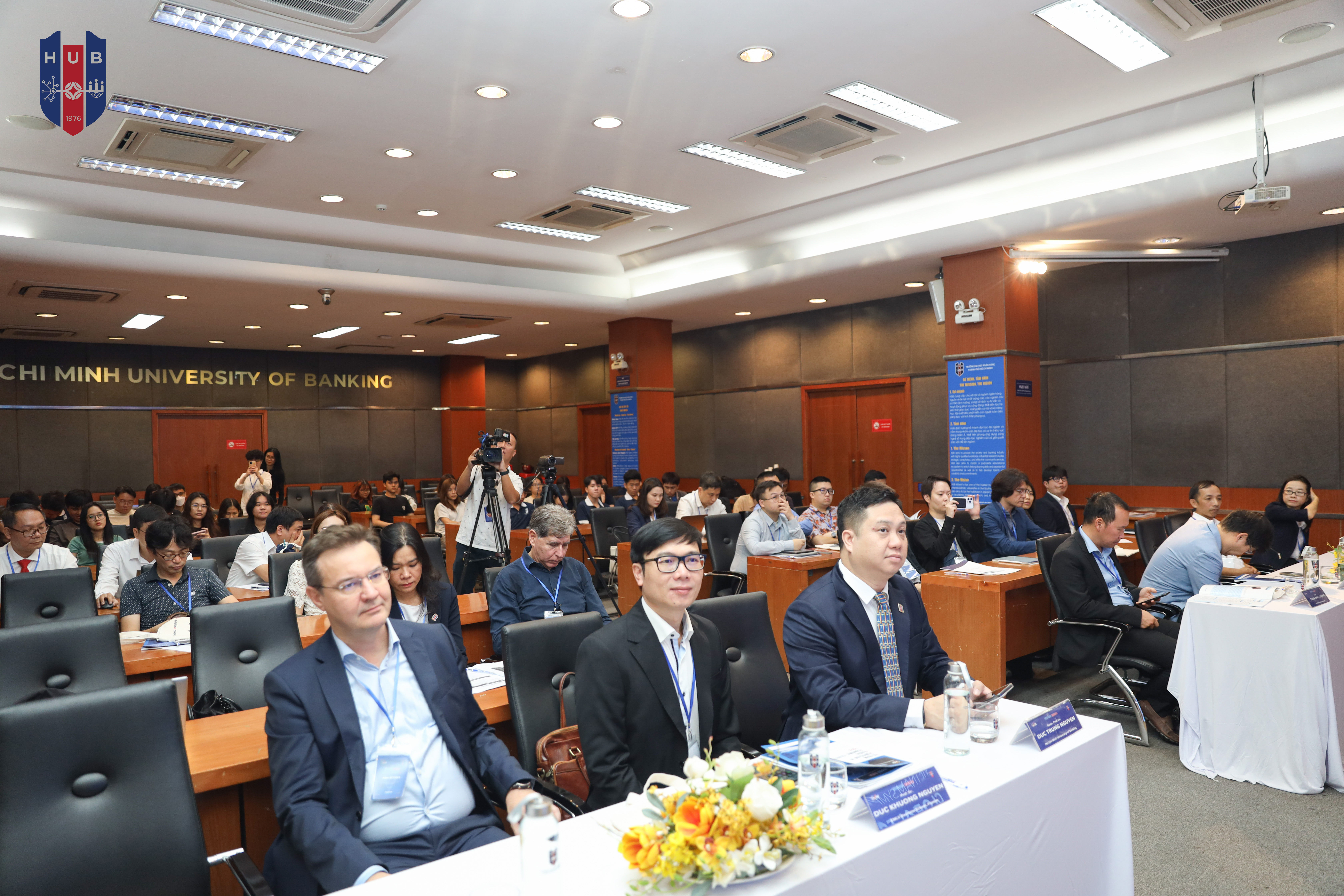 Toàn cảnh phiên khai mạc