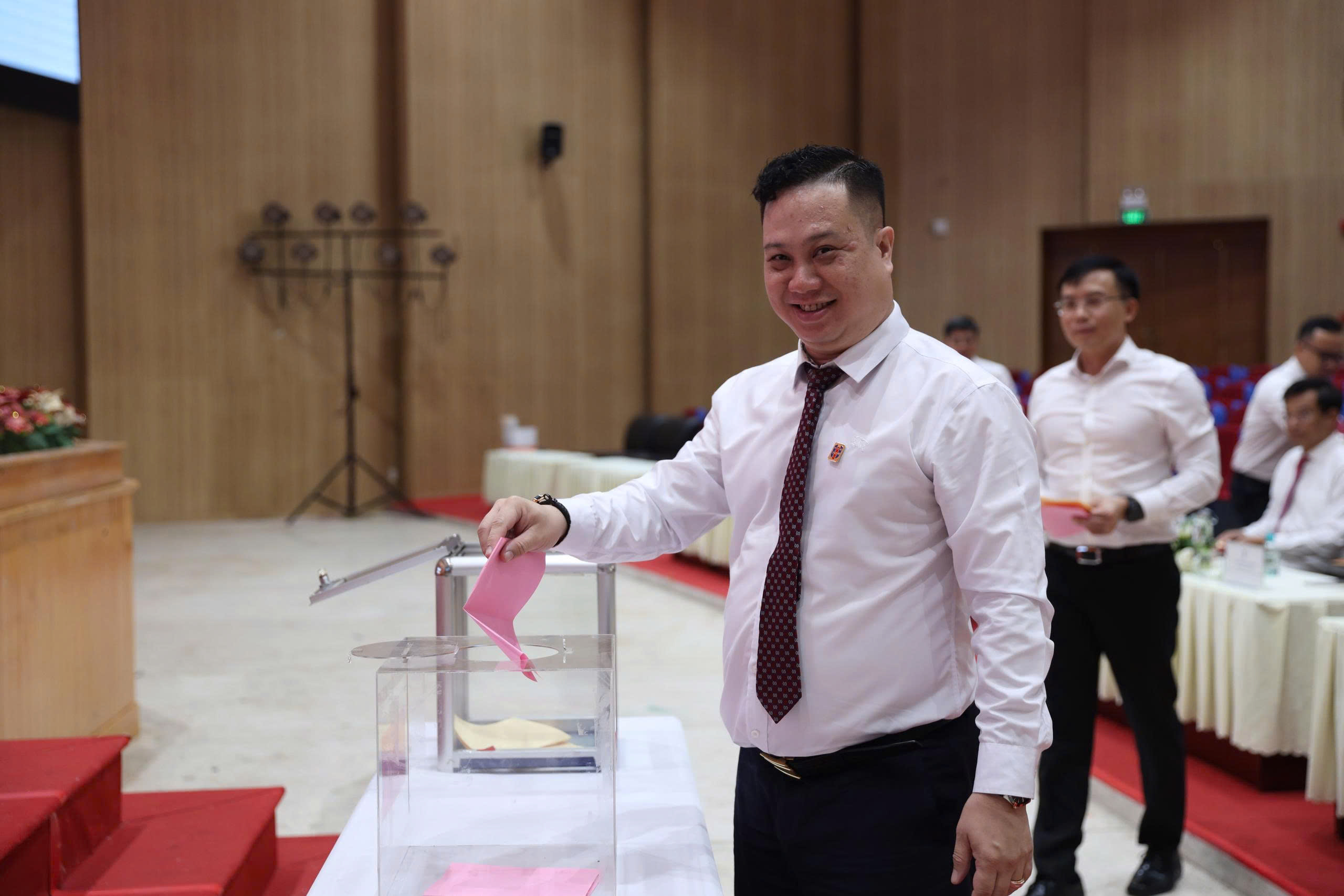 Đại biểu bỏ phiếu