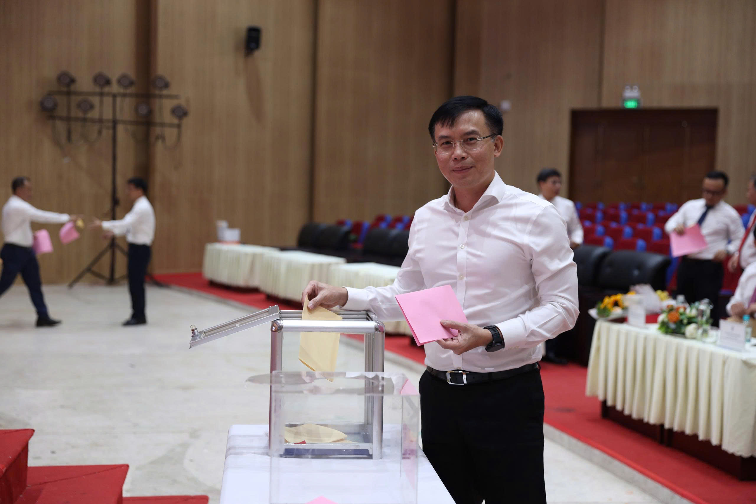 Đại biểu bỏ phiếu