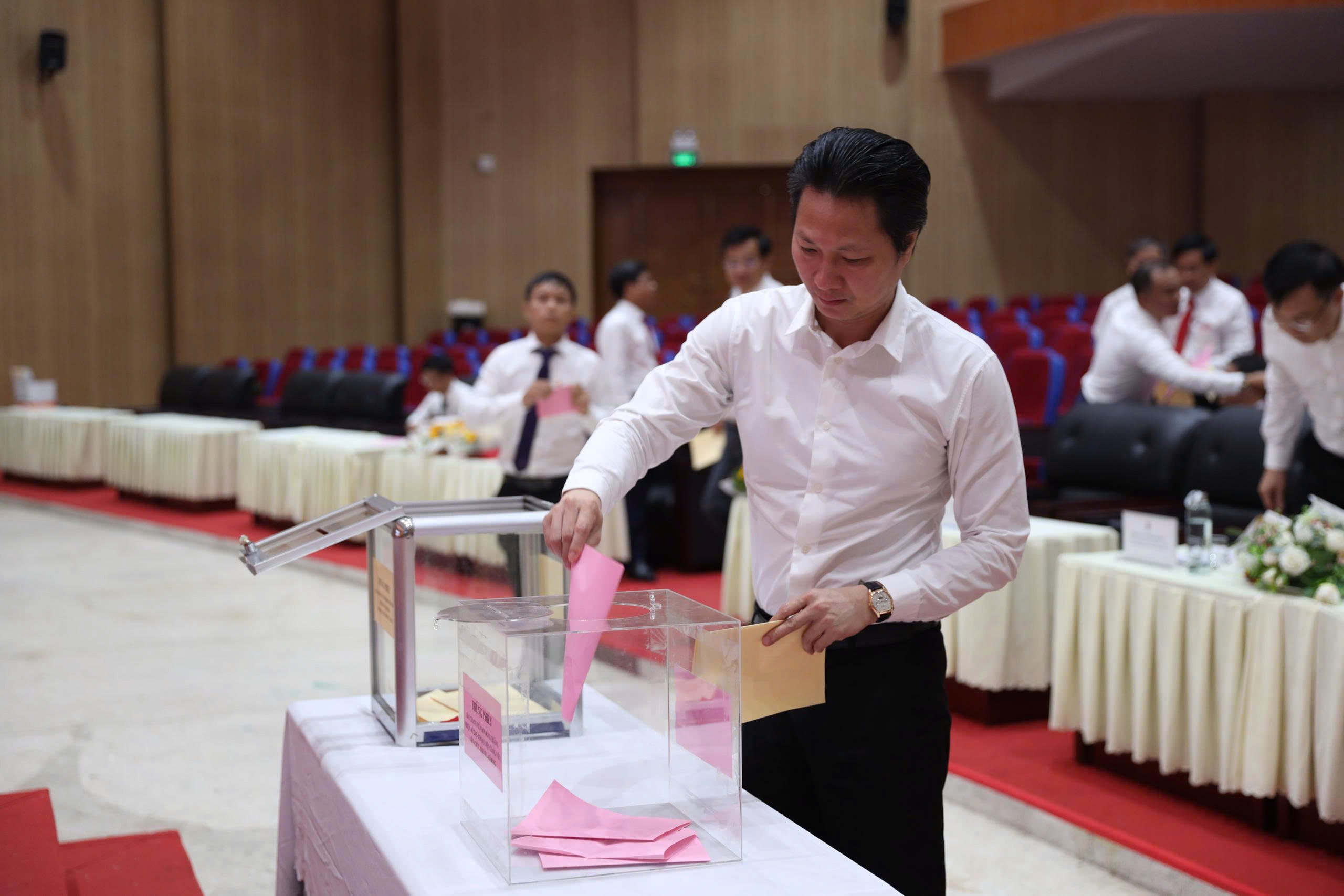 Đại biểu bỏ phiếu