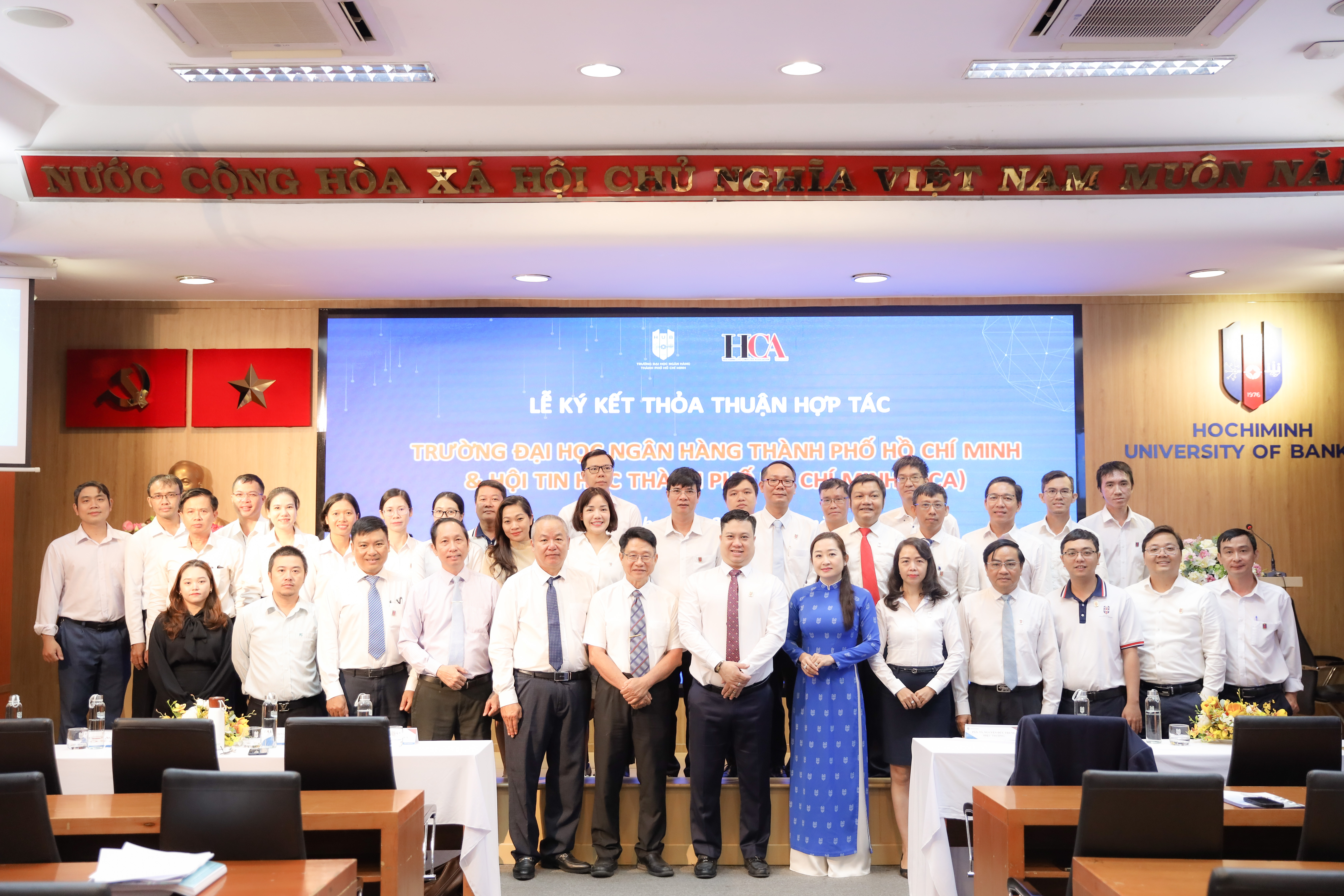 Ảnh lưu niệm tại buổi lễ ký kết