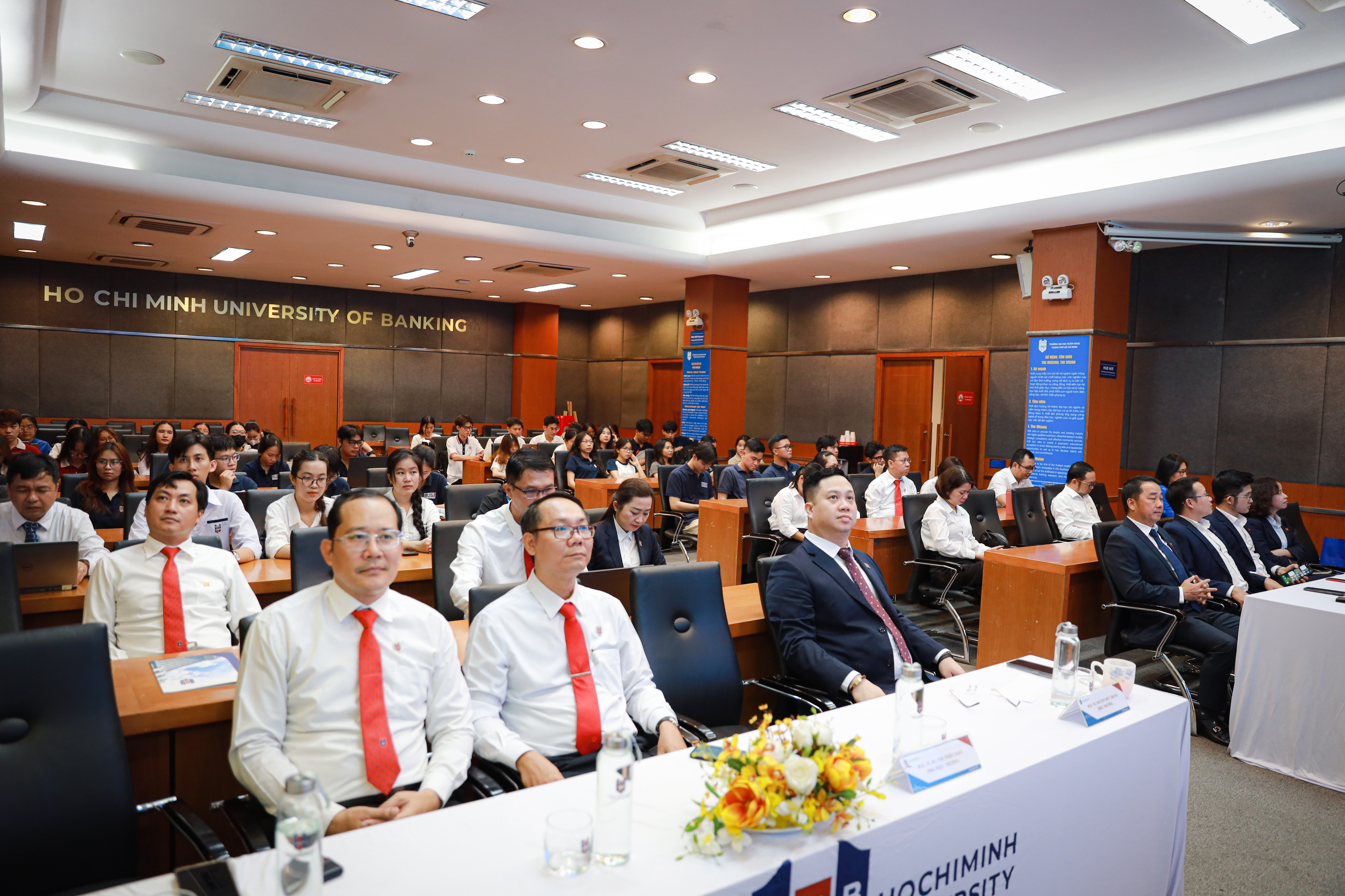 Toàn cảnh lễ ký kết