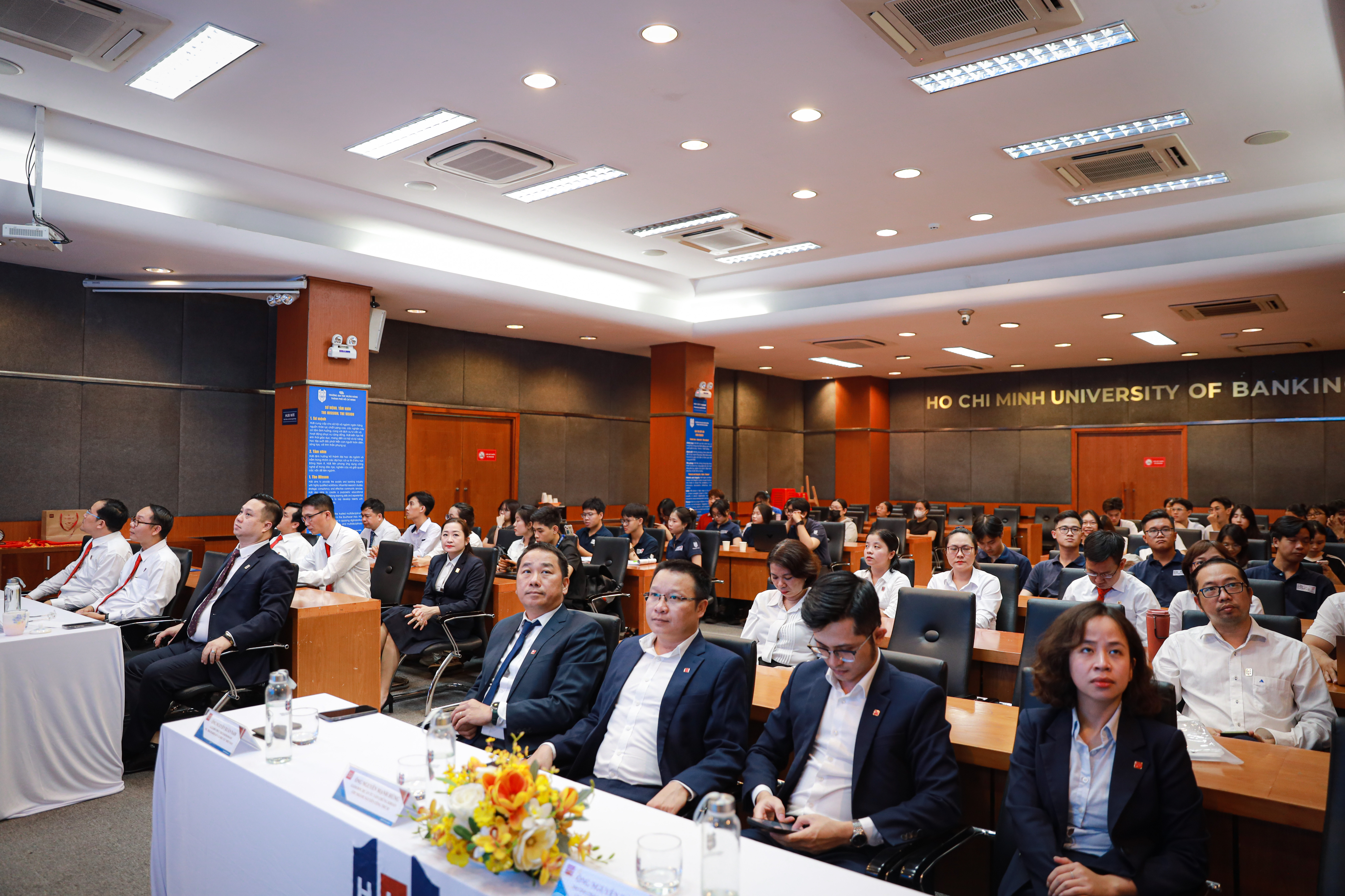 Toàn cảnh lễ ký kết